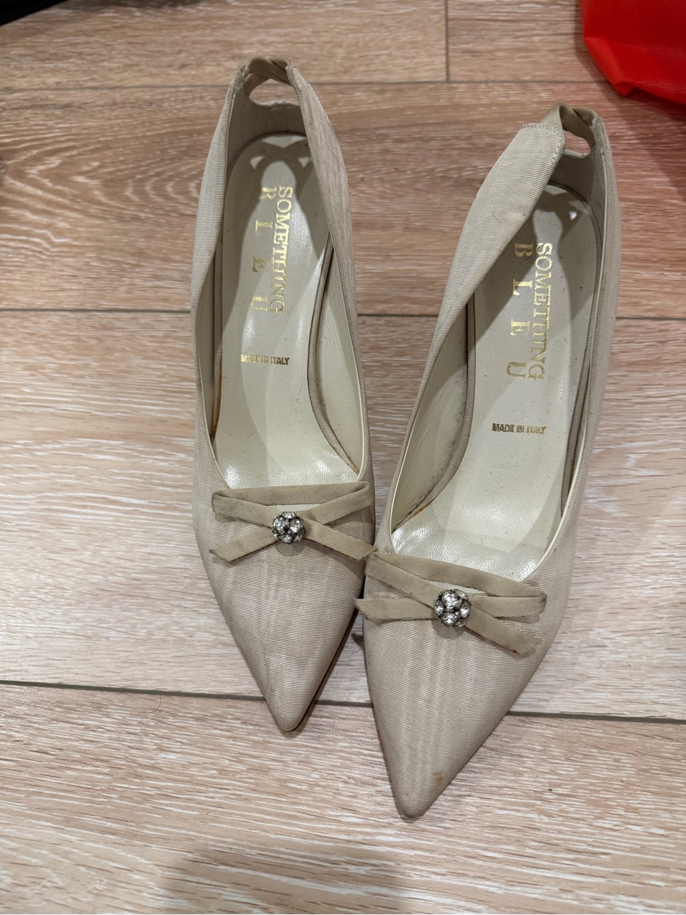 Something bleu Beige Pointed-Toe Pumps with Crystal Bow